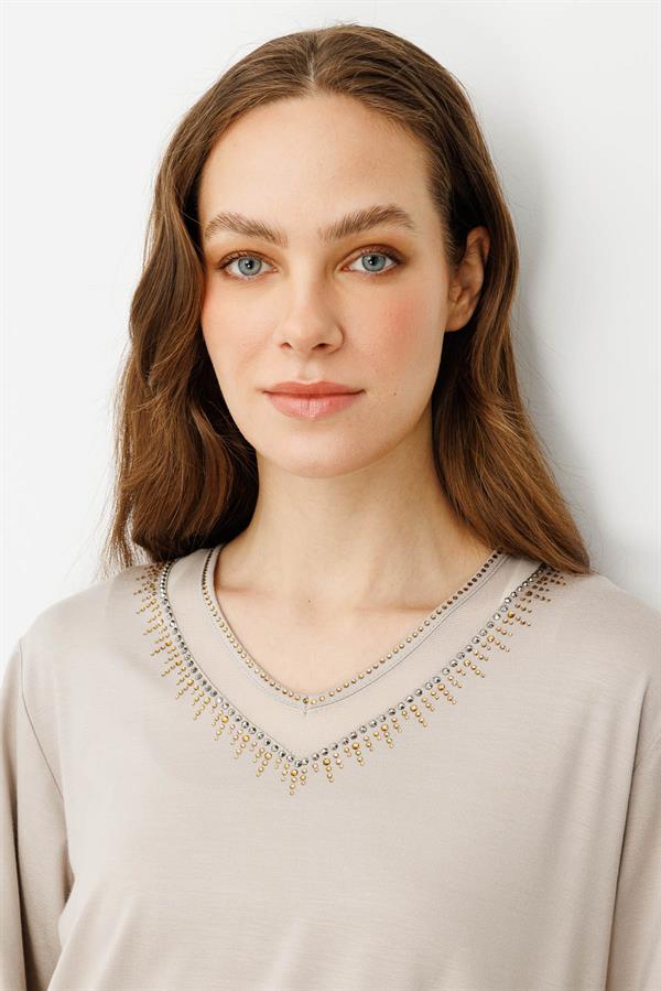 Kadın V Yaka Yakası Taşlı Penye T-shirt Bej