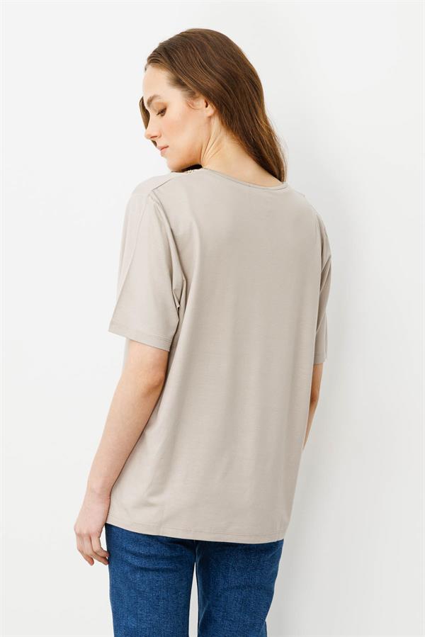 Kadın V Yaka Yakası Taşlı Penye T-shirt Bej