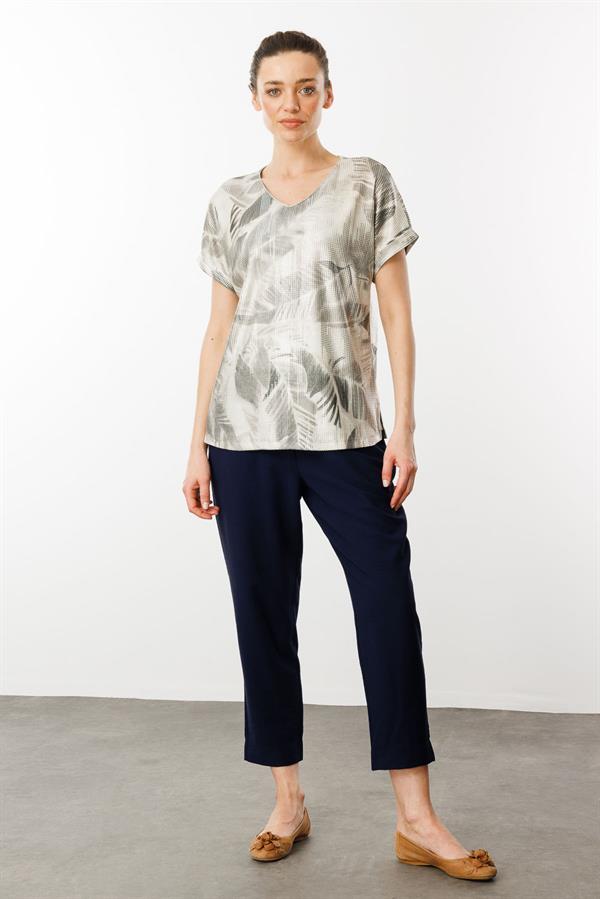 Kadın V Yaka Yaprak Desenli Penye T-shirt Haki