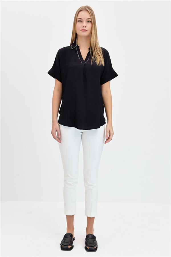 Женская кожаная рубашка с камнями на воротнике