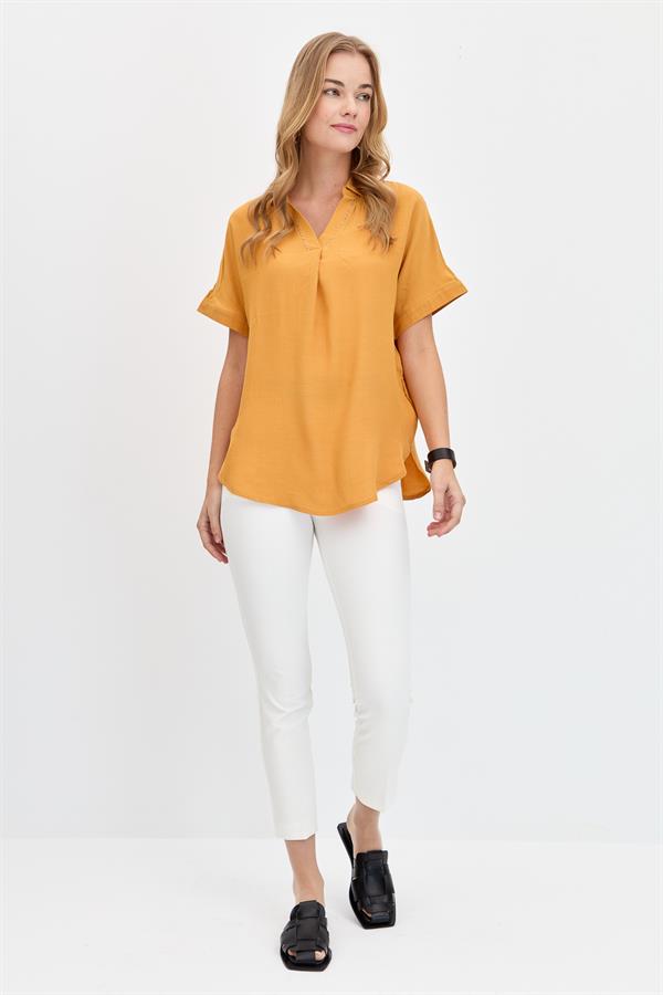 Женская кожаная рубашка с камнями на воротнике