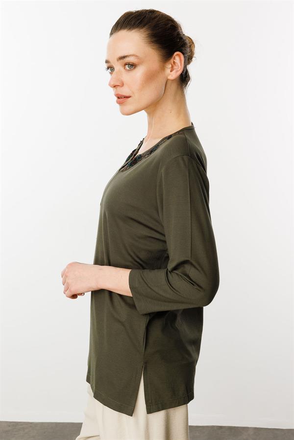 Kadın Yakası Dantel İşlemeli Penye Bluz Haki