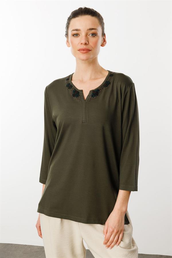 Kadın Yakası Dantel İşlemeli Penye Bluz Haki