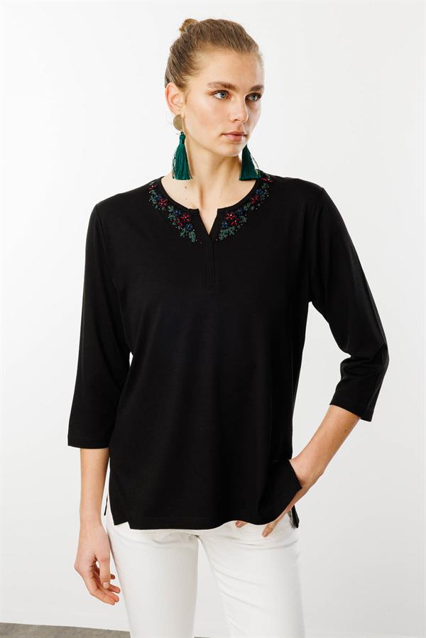 Kadın Yakası Dantel İşlemeli Penye Bluz Siyah