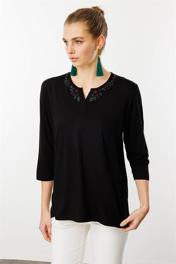 Kadın Yakası Dantel İşlemeli Penye Bluz Siyah