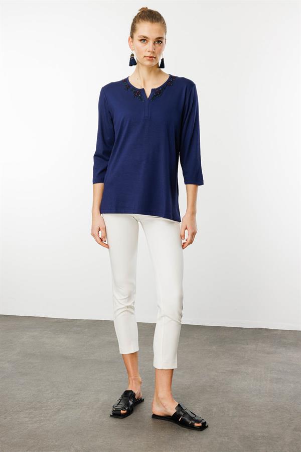 Kadın Yakası Dantel İşlemeli Penye Bluz Lacivert