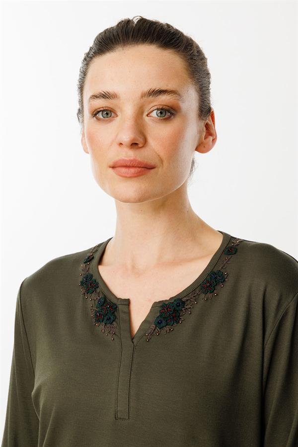 Kadın Yakası Dantel İşlemeli Penye Bluz Haki