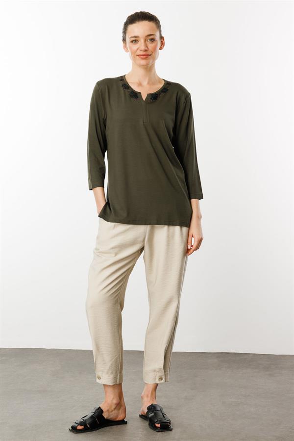 Kadın Yakası Dantel İşlemeli Penye Bluz Haki