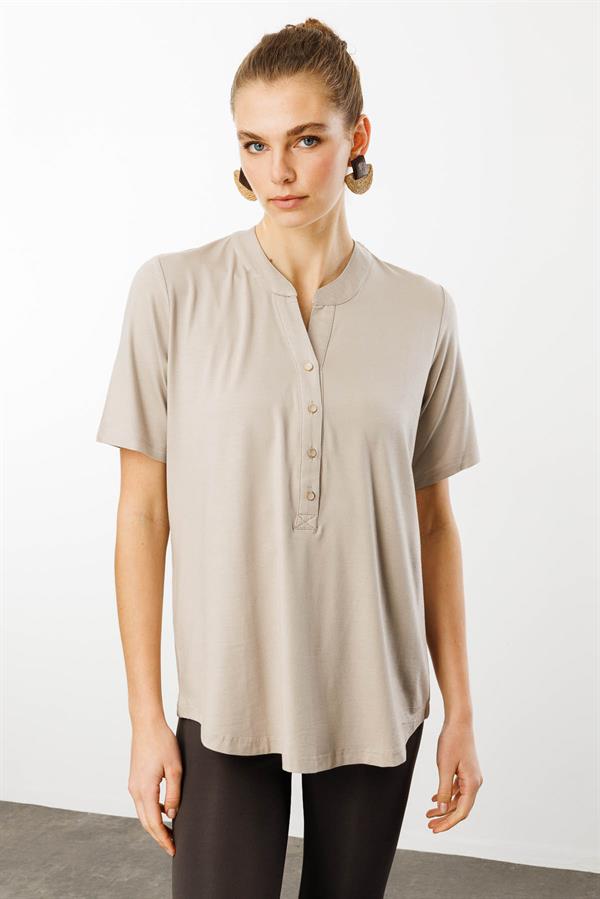 Kadın Yakası Düğmeli Penye Gömlek Bej