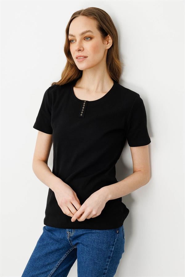 Kadın Yakası Düğmeli Penye T-shirt Siyah
