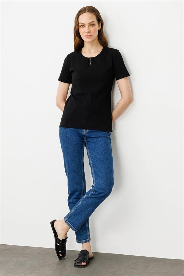 Kadın Yakası Düğmeli Penye T-shirt Siyah