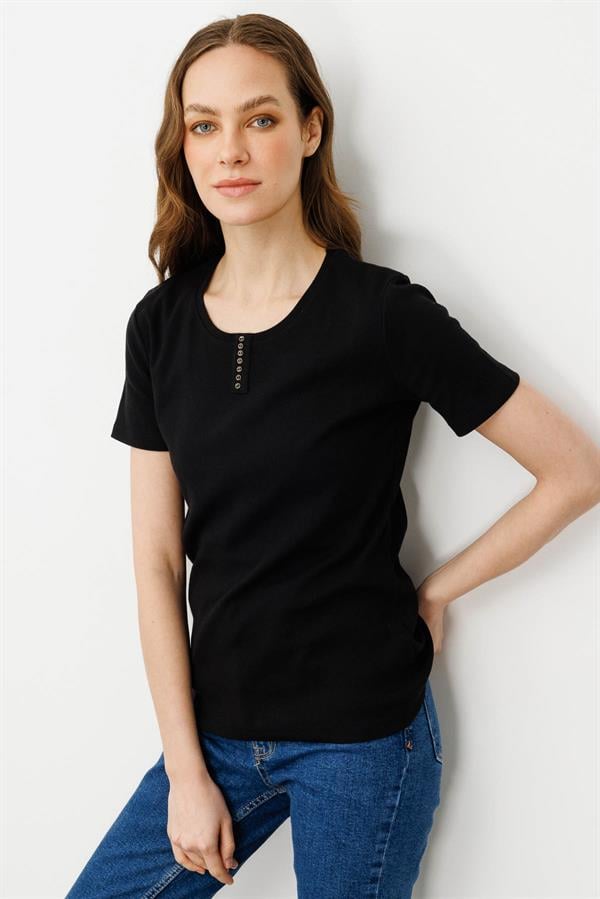 Kadın Yakası Düğmeli Penye T-shirt Siyah