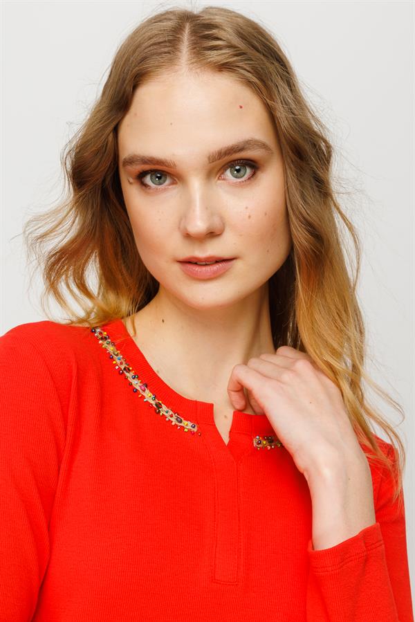 Женская хлопковая блуза с вышивкой на воротнике оранжевая