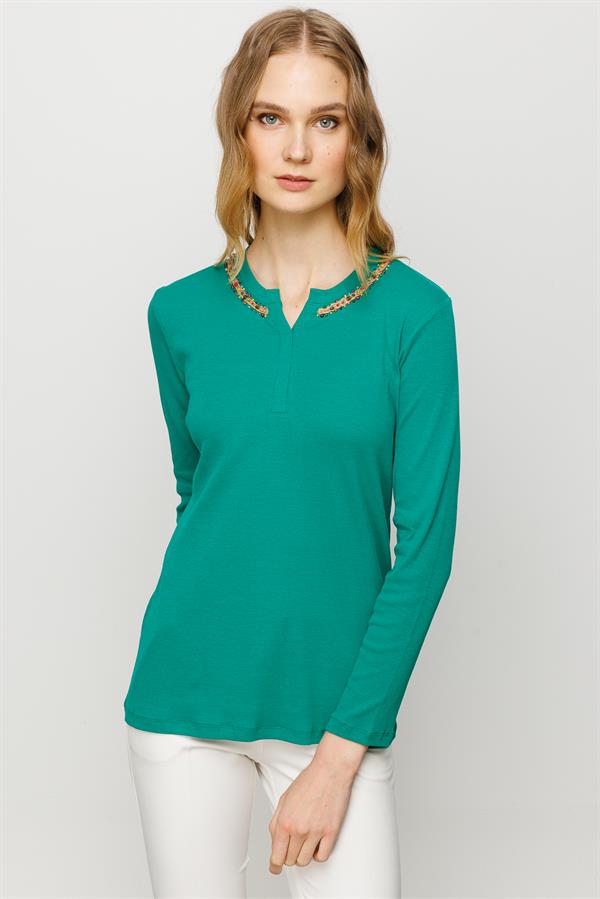 Женская хлопковая блуза с вышивкой на воротнике зеленая