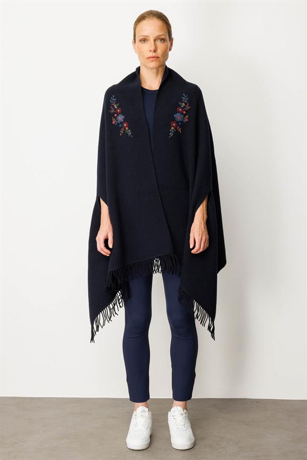 Kadın Yakası İşlemeli Koldan Geçmeli Büyük Yün Şal K.Lacivert