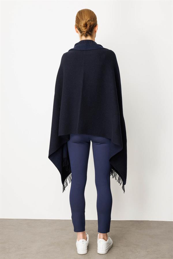 Kadın Yakası İşlemeli Koldan Geçmeli Büyük Yün Şal K.Lacivert