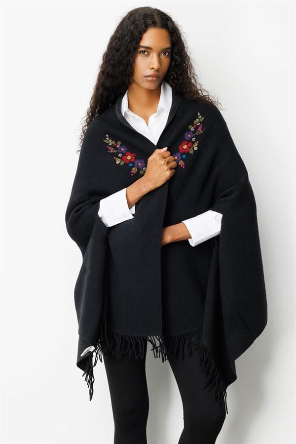 Kadın Yakası İşlemeli Koldan Geçmeli Büyük Yün Şal Siyah