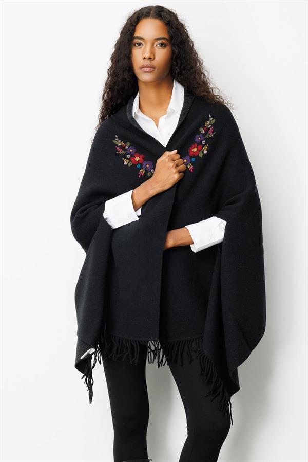 Kadın Yakası İşlemeli Koldan Geçmeli Büyük Yün Şal Siyah