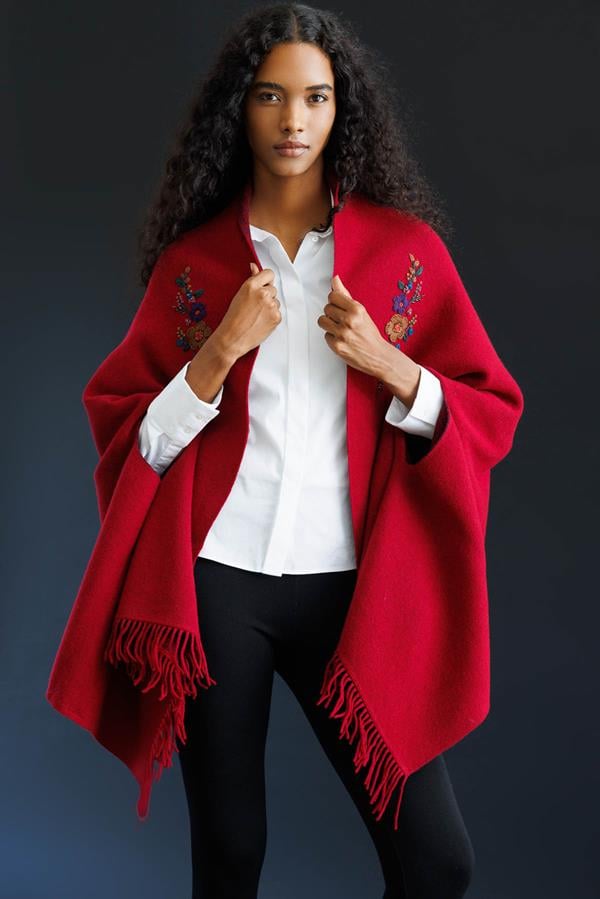 Kadın Yakası İşlemeli Koldan Geçmeli Büyük Yün Şal V.Çürüğü