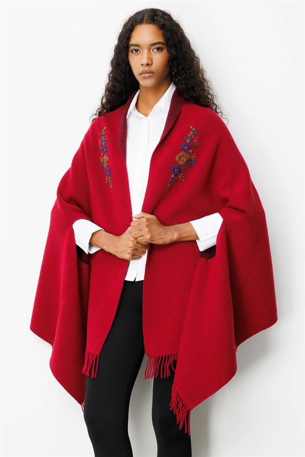 Kadın Yakası İşlemeli Koldan Geçmeli Büyük Yün Şal V.Çürüğü