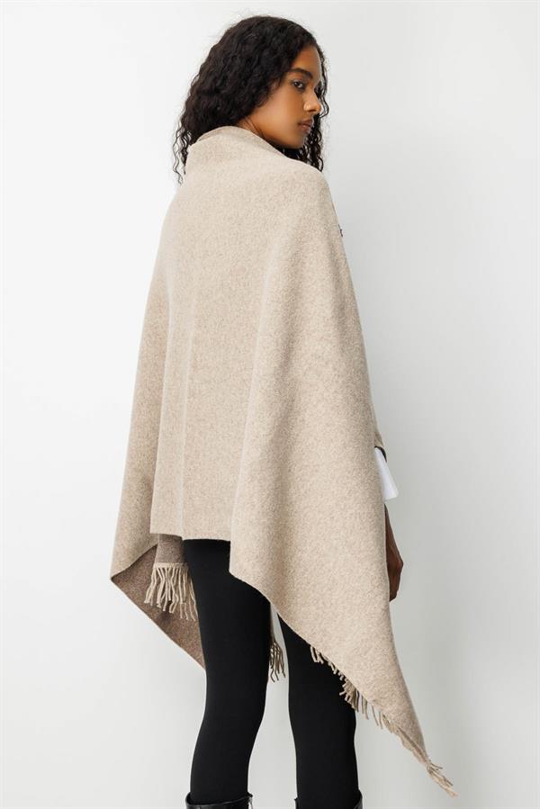 Kadın Yakası İşlemeli Koldan Geçmeli Büyük Yün Şal K.Bej