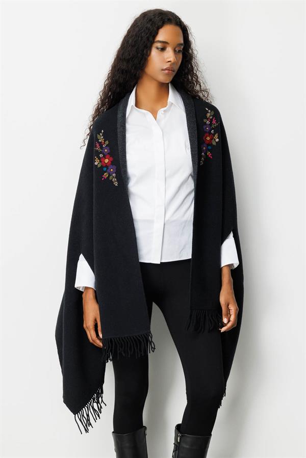 Kadın Yakası İşlemeli Koldan Geçmeli Büyük Yün Şal Siyah