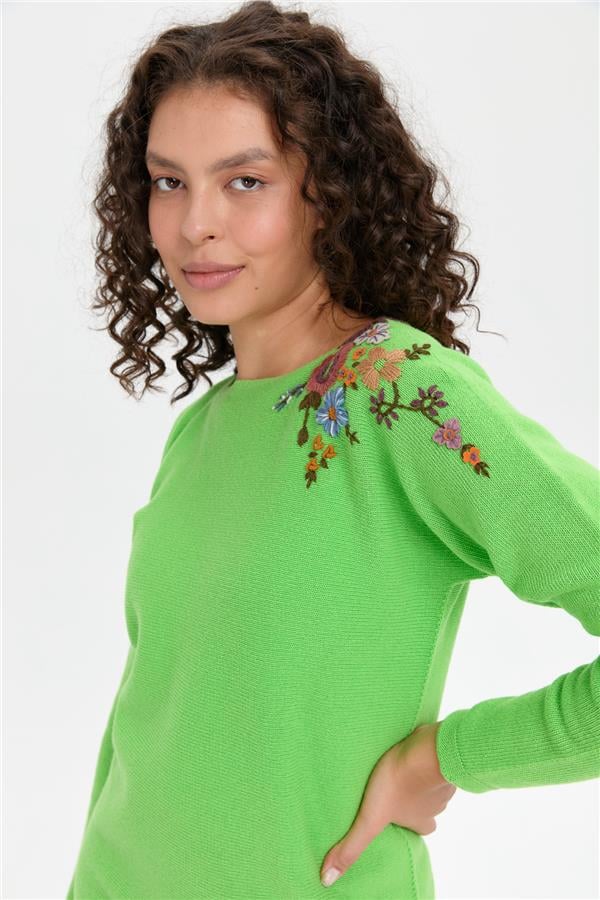Kadın Yakası İşlemeli Yün Kazak K.E.Yeşili