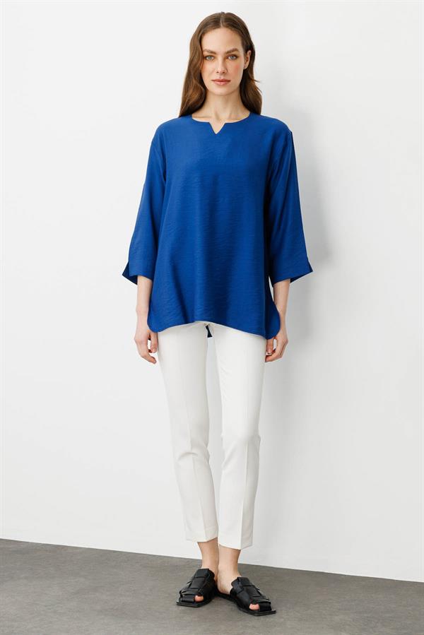 Kadın Yakası Kolu ve Eteği Yırtmaçlı Bluz İndigo
