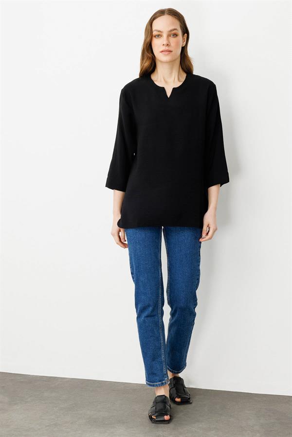 Kadın Yakası Kolu ve Eteği Yırtmaçlı Bluz Siyah