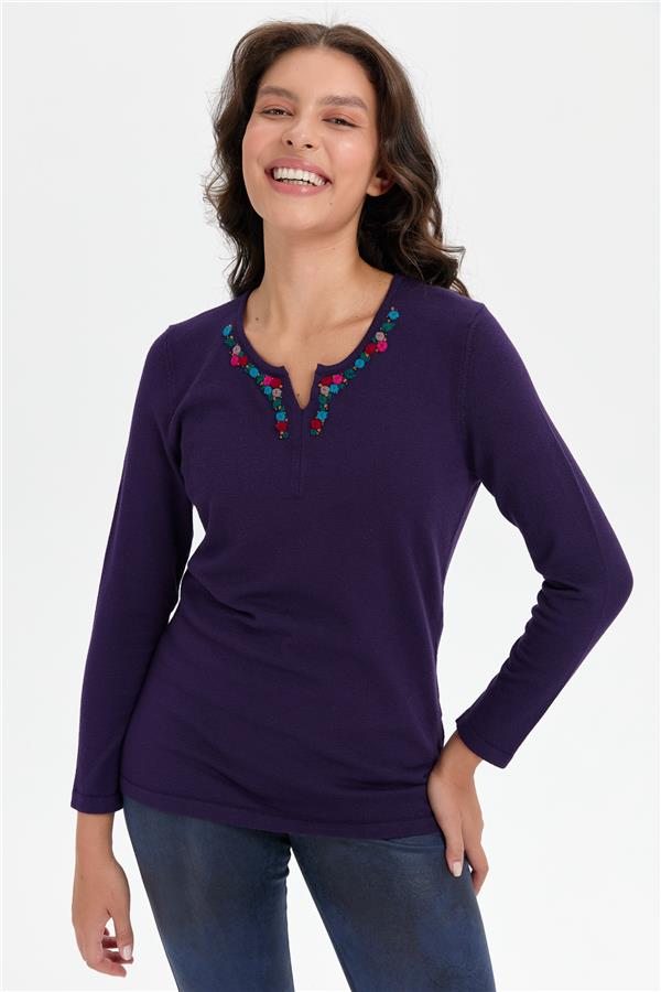 Kadın Yakası Renkli Çiçek İşlemeli Kazak K.Mor