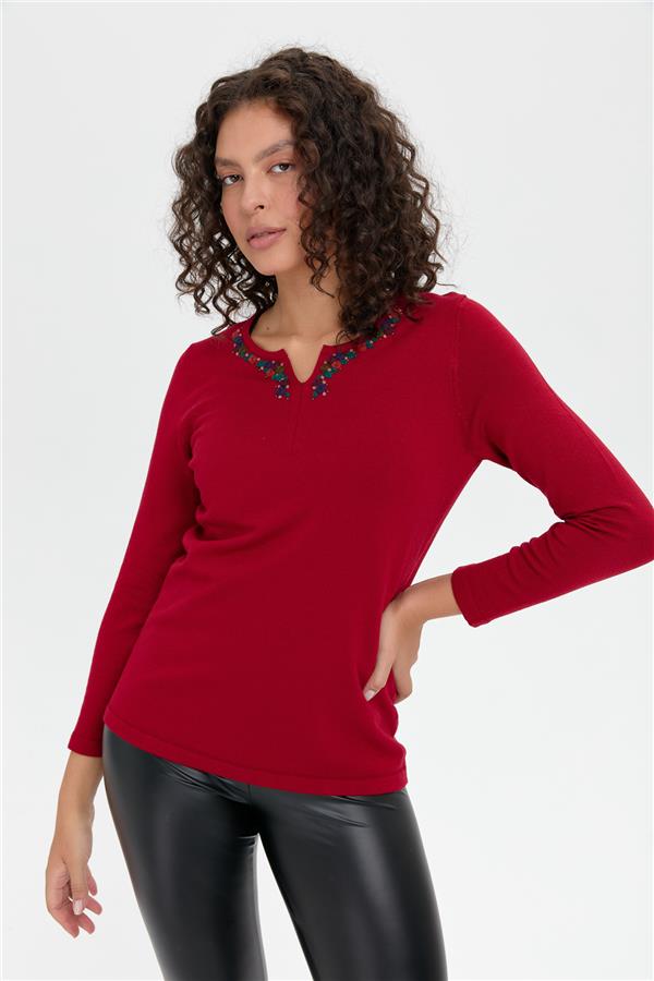 Kadın Yakası Renkli Çiçek İşlemeli Kazak K.Kırmızı