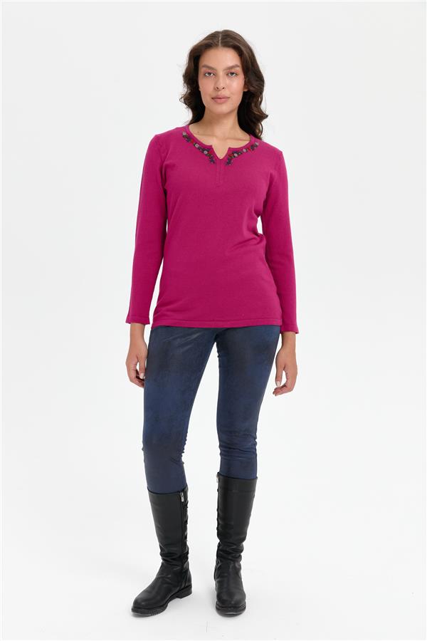 Kadın Yakası Renkli Çiçek İşlemeli Kazak Sıklamen