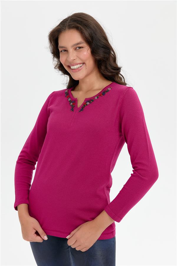 Kadın Yakası Renkli Çiçek İşlemeli Kazak Sıklamen