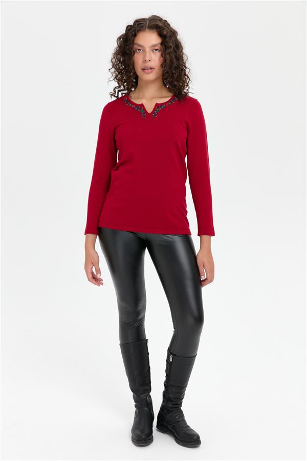 Kadın Yakası Renkli Çiçek İşlemeli Kazak K.Kırmızı