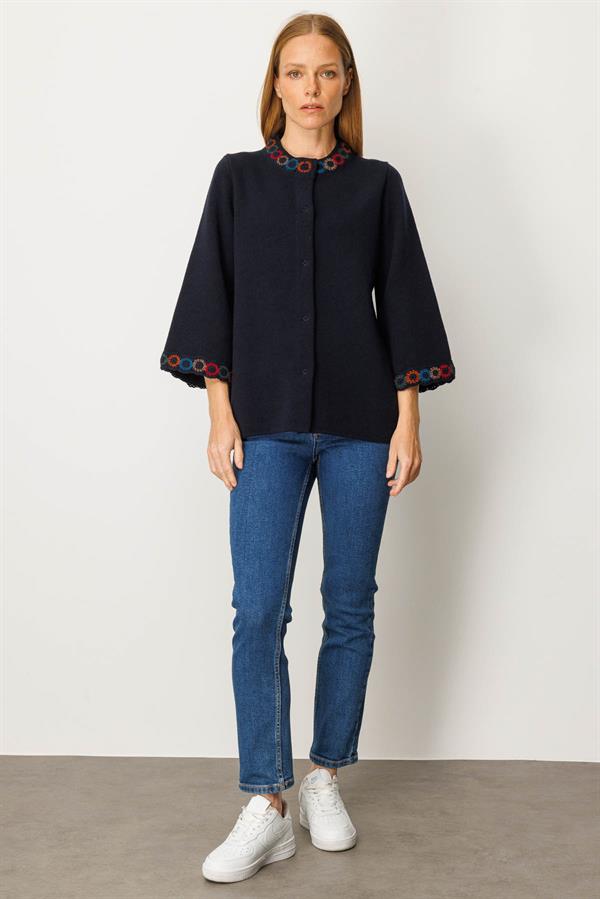 Kadın Yakası ve Kol Ağzı Tığlamalı Kısa Yün Ceket K.Lacivert