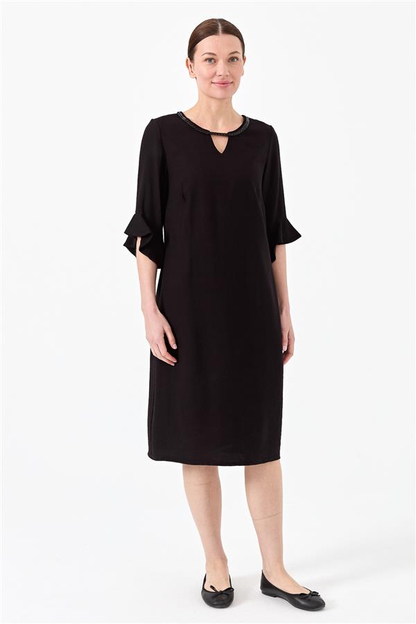 Женское льняное платье с цепями на вороте черное