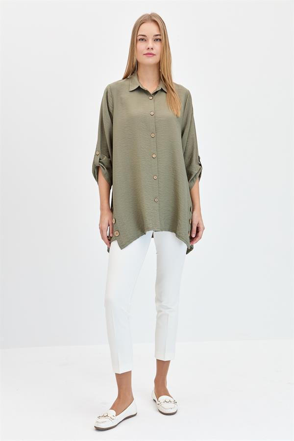 Женская рубашка оверсайз на пуговицах сбоку
