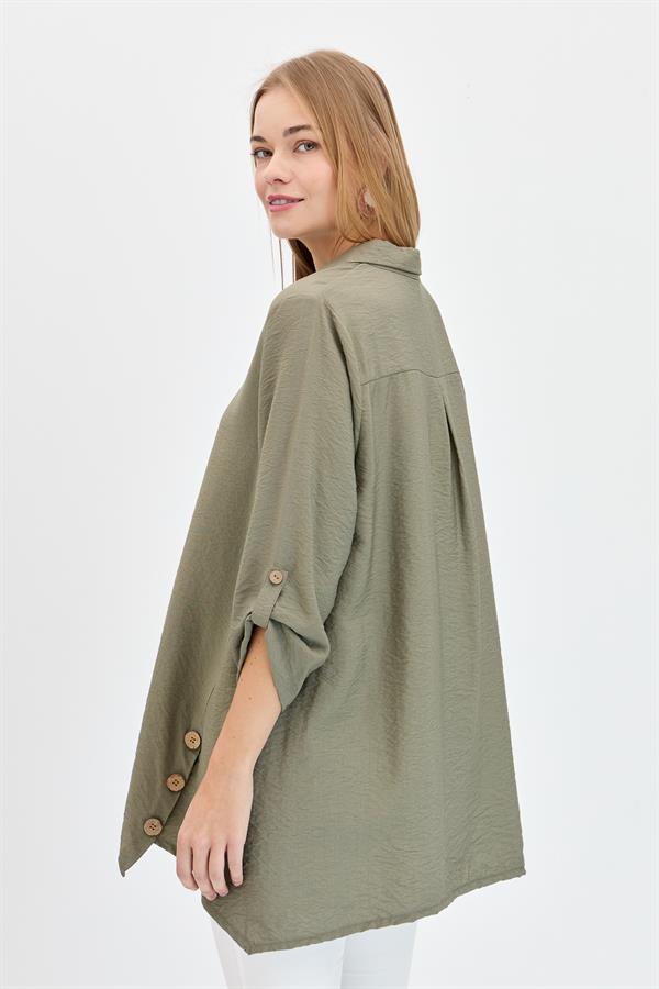 Женская рубашка оверсайз на пуговицах сбоку