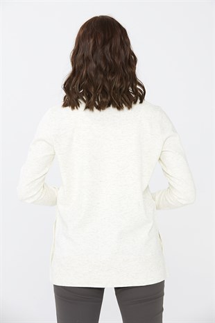 Женский свитер с круглым вырезом кремового цвета