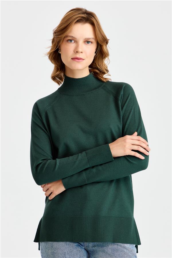 Женский свитер-полуводолазка с разрезными рукавами нафта