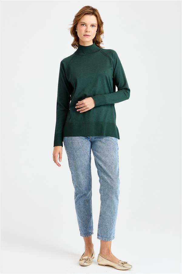 Женский свитер-полуводолазка с разрезными рукавами нафта