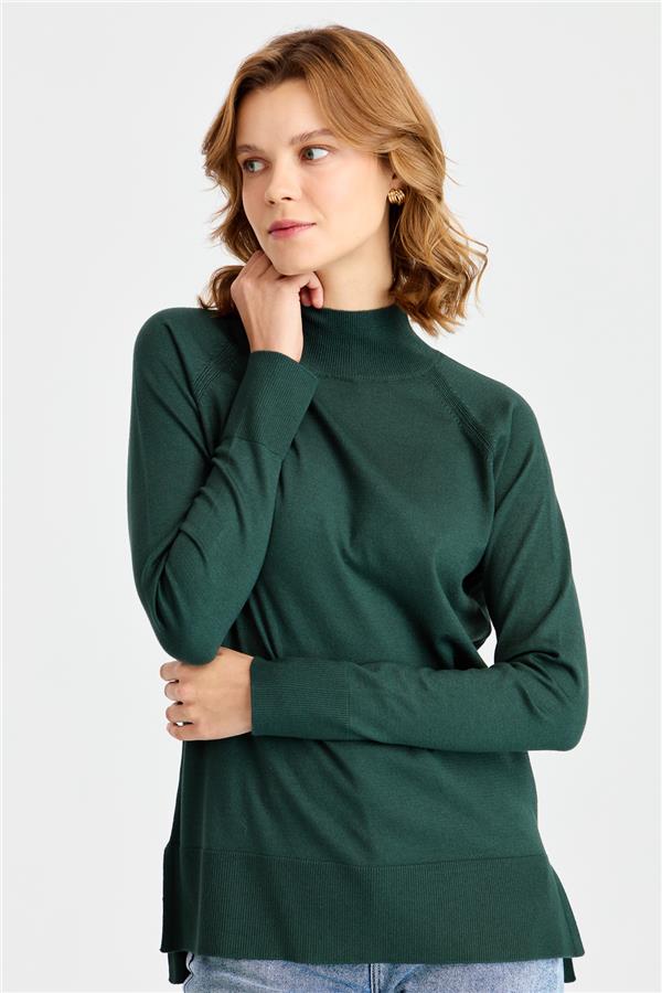 Женский свитер-полуводолазка с разрезными рукавами нафта