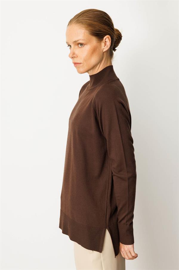 Kadın Yarım Balıkçı Yaka Kolları Yırtmaçlı Basic Kazak Kahve