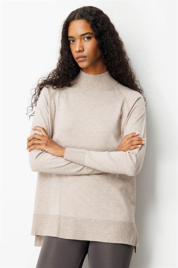 Kadın Yarım Balıkçı Yaka Kolları Yırtmaçlı Basic Kazak Vizon