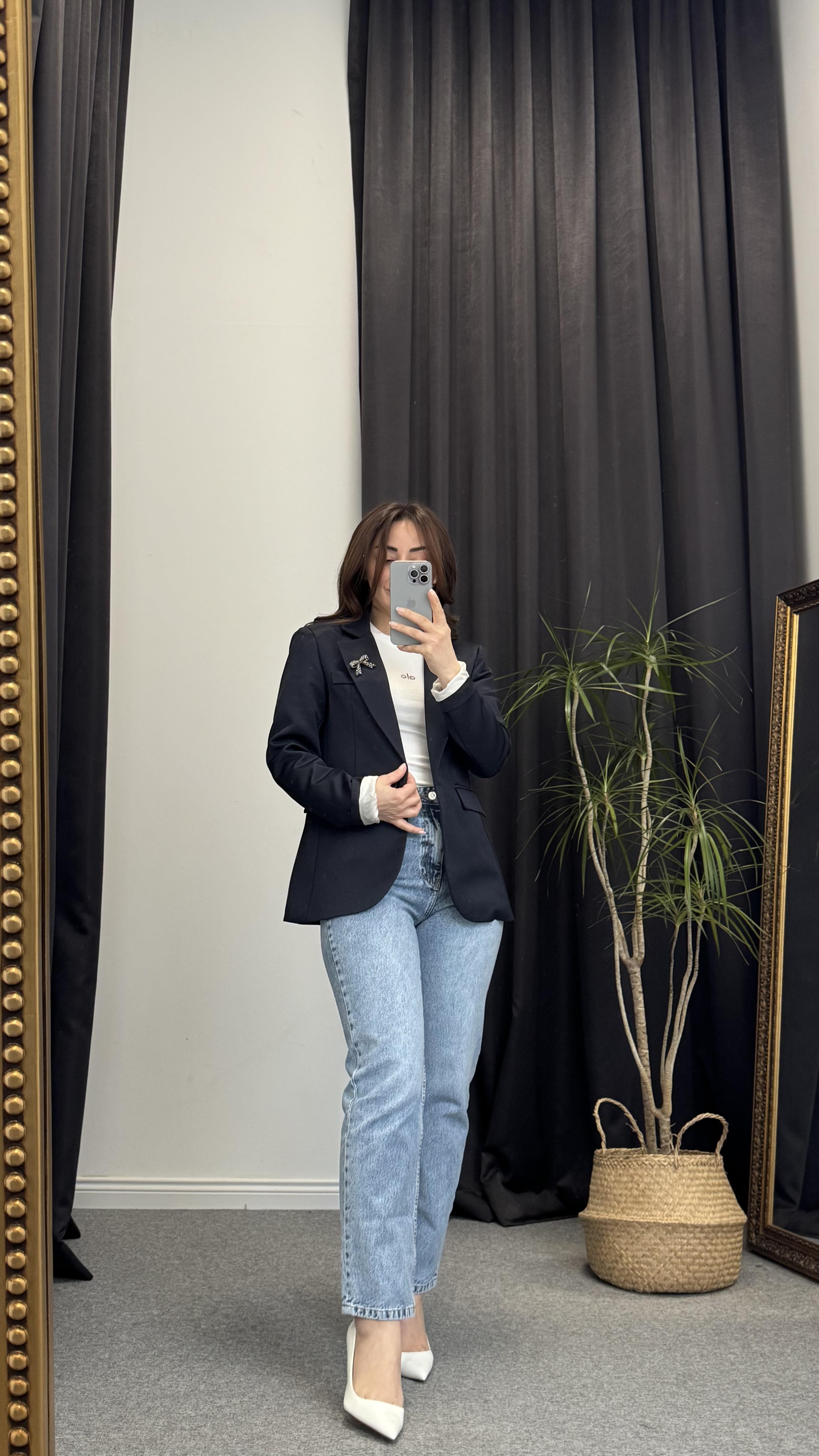 Broşlu Dar Kesim Ceket Lacivert