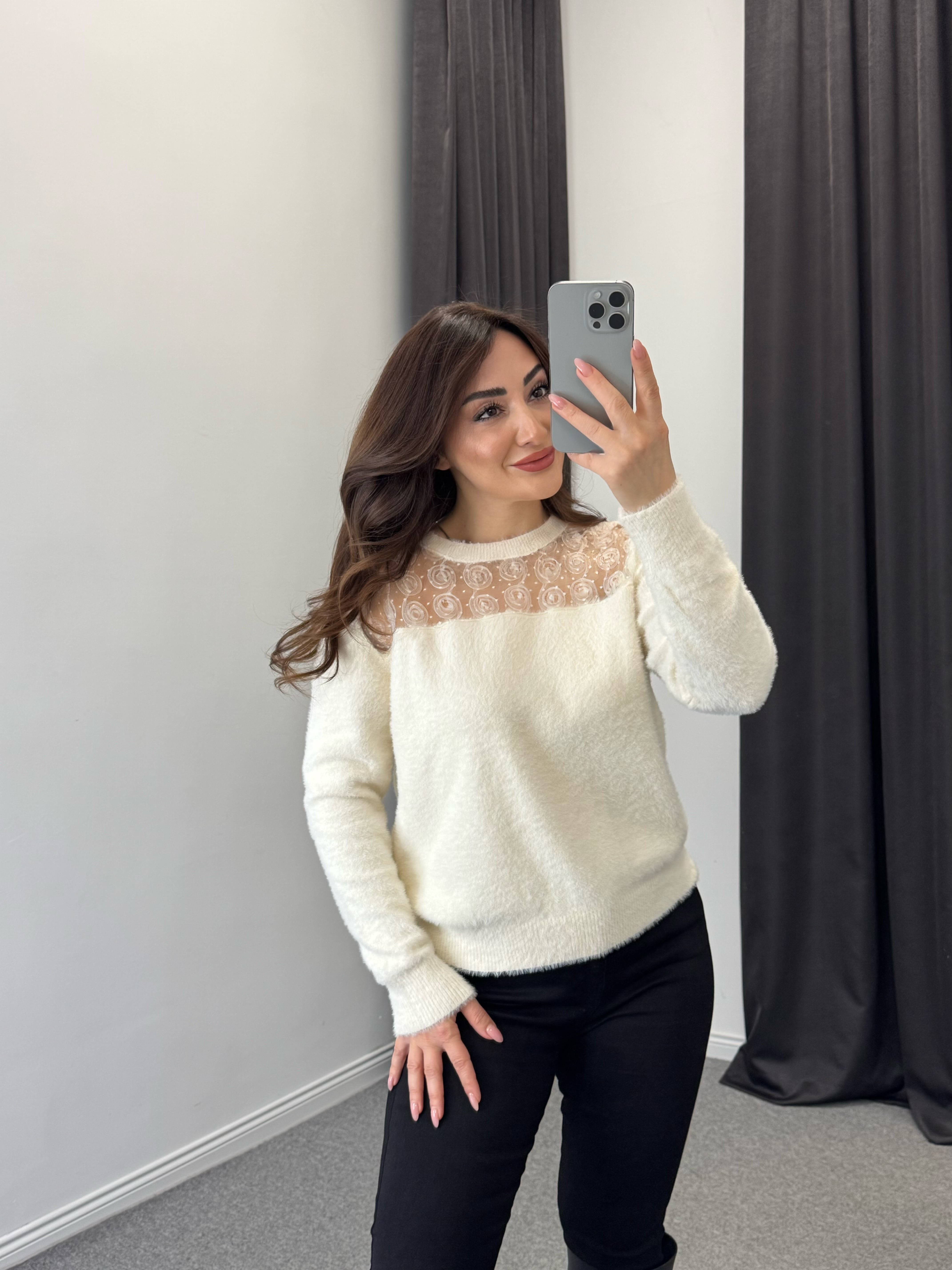 Gül Detay Kazak Krem