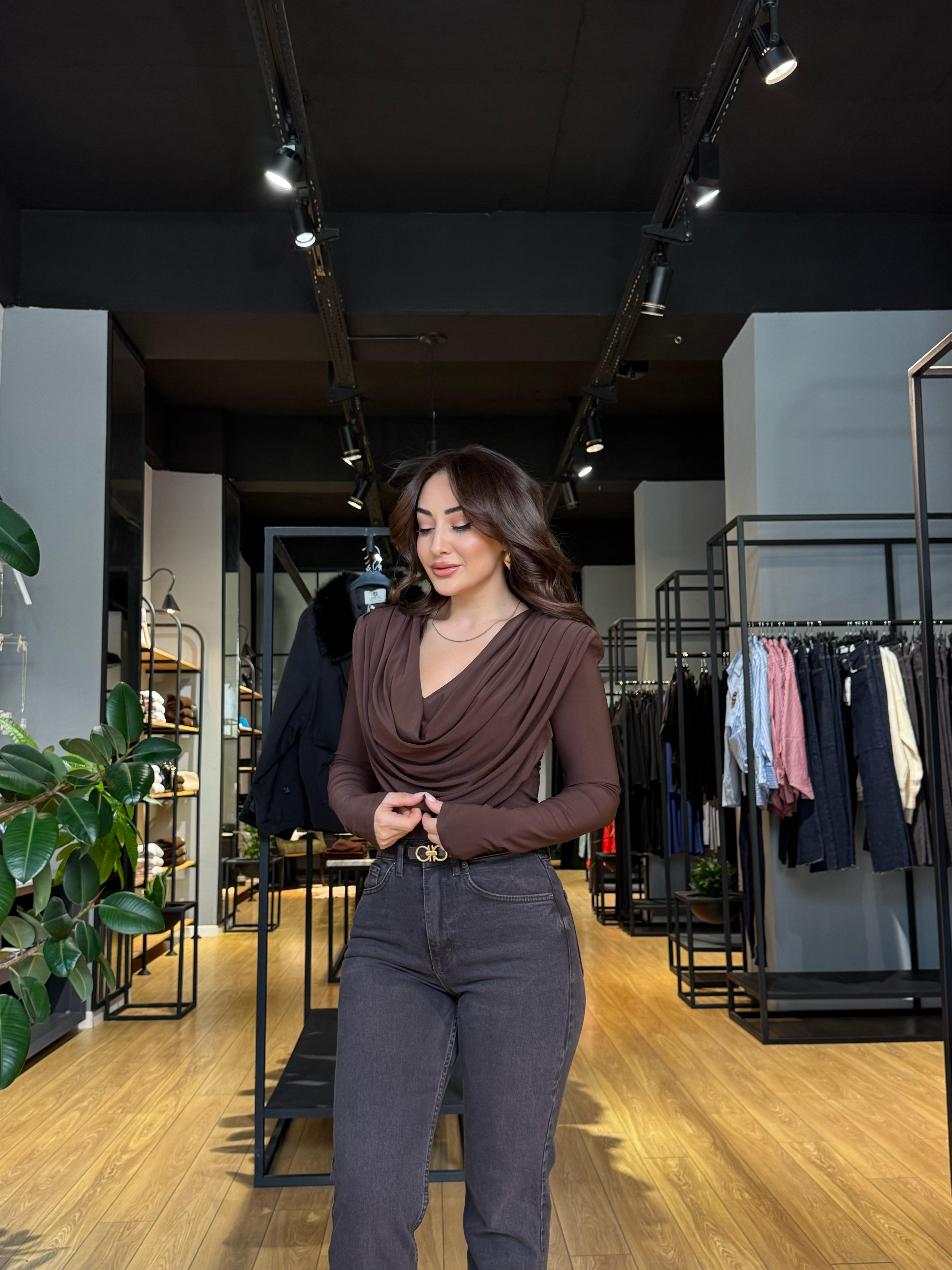 KRUVAZE BLUZ KAHVERENGİ