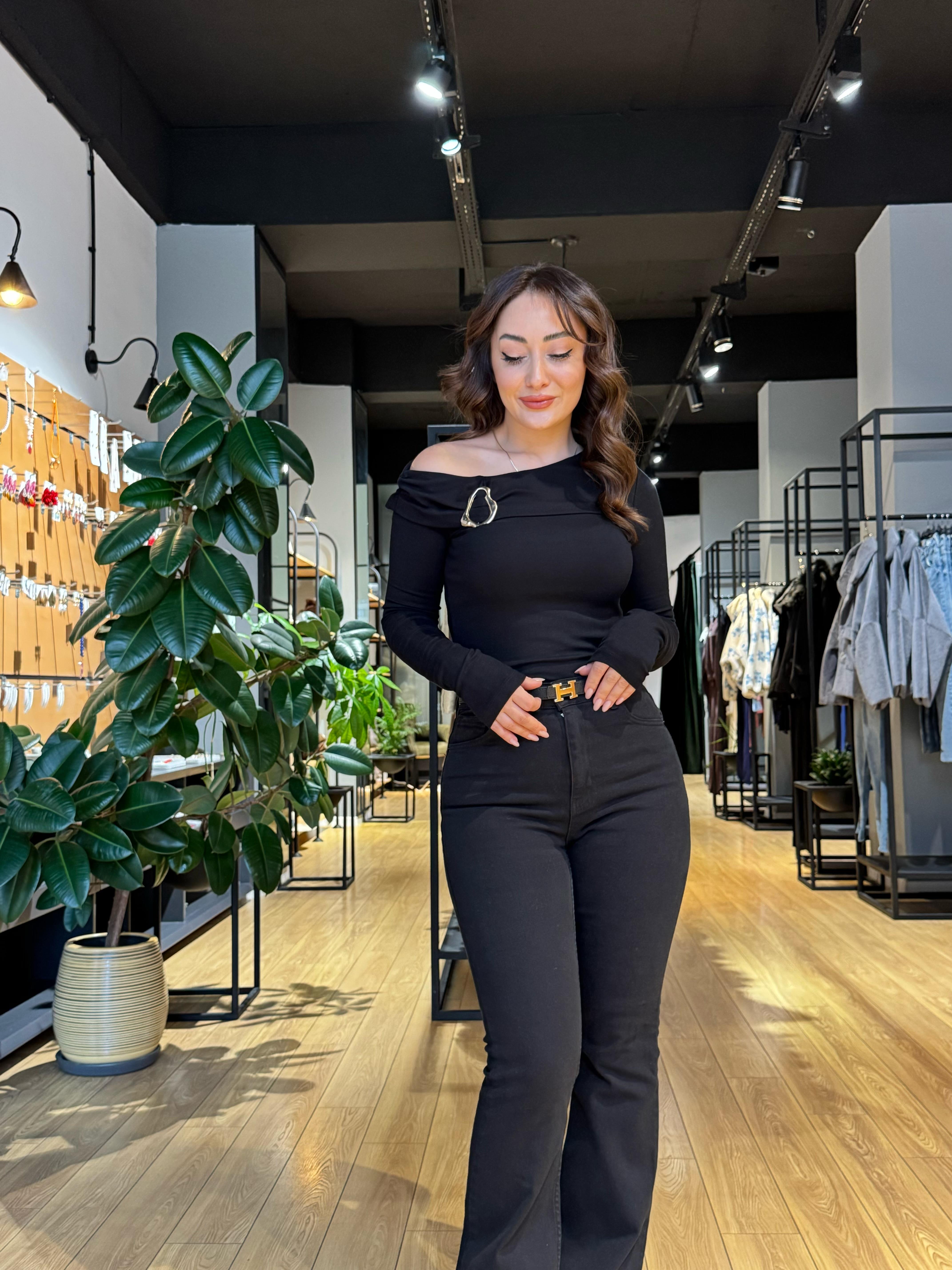 OMZU AÇIK TOKALI BLUZ SİYAH