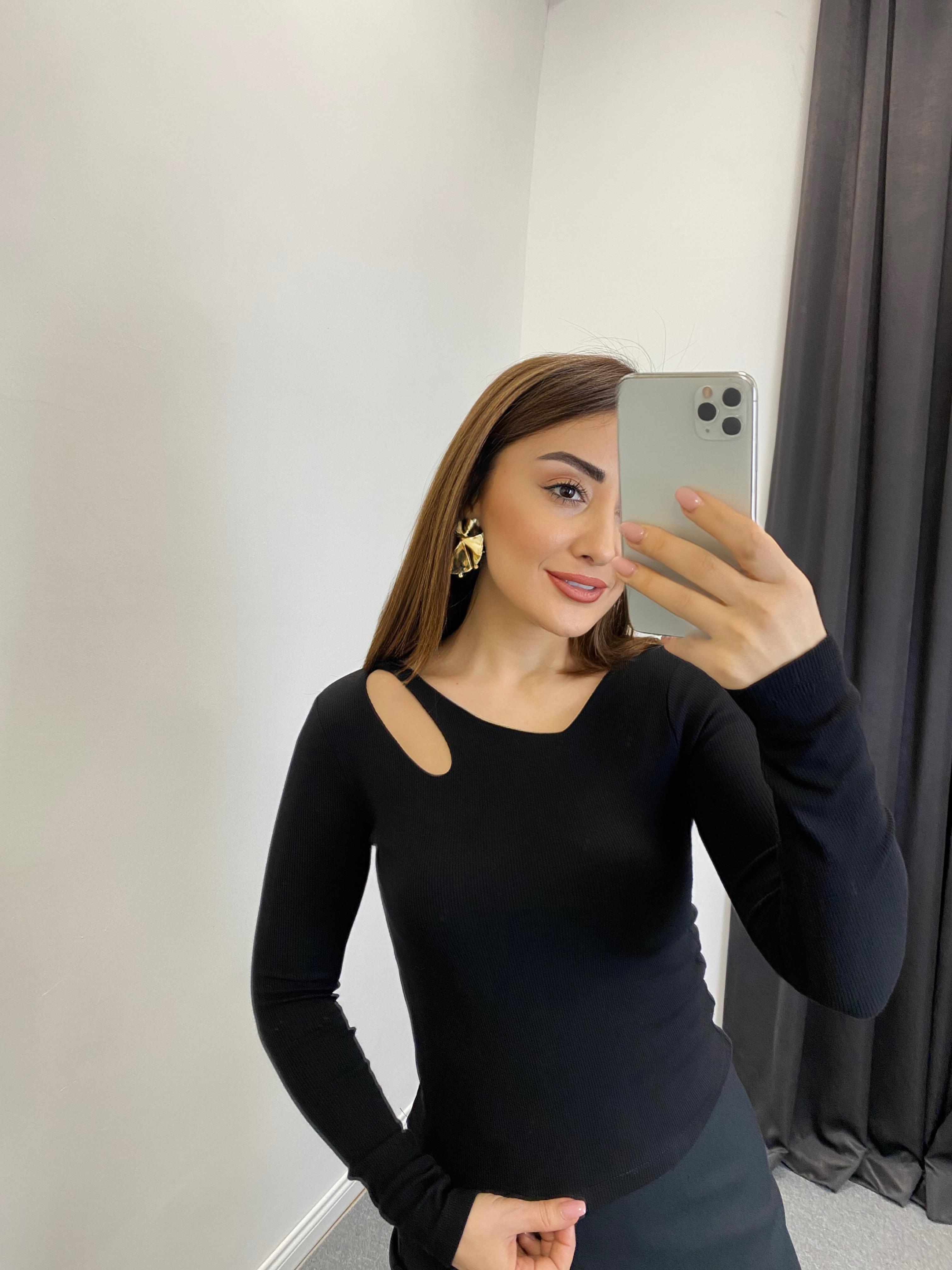 V Yaka Damla Dekolte Bluz Siyah  217