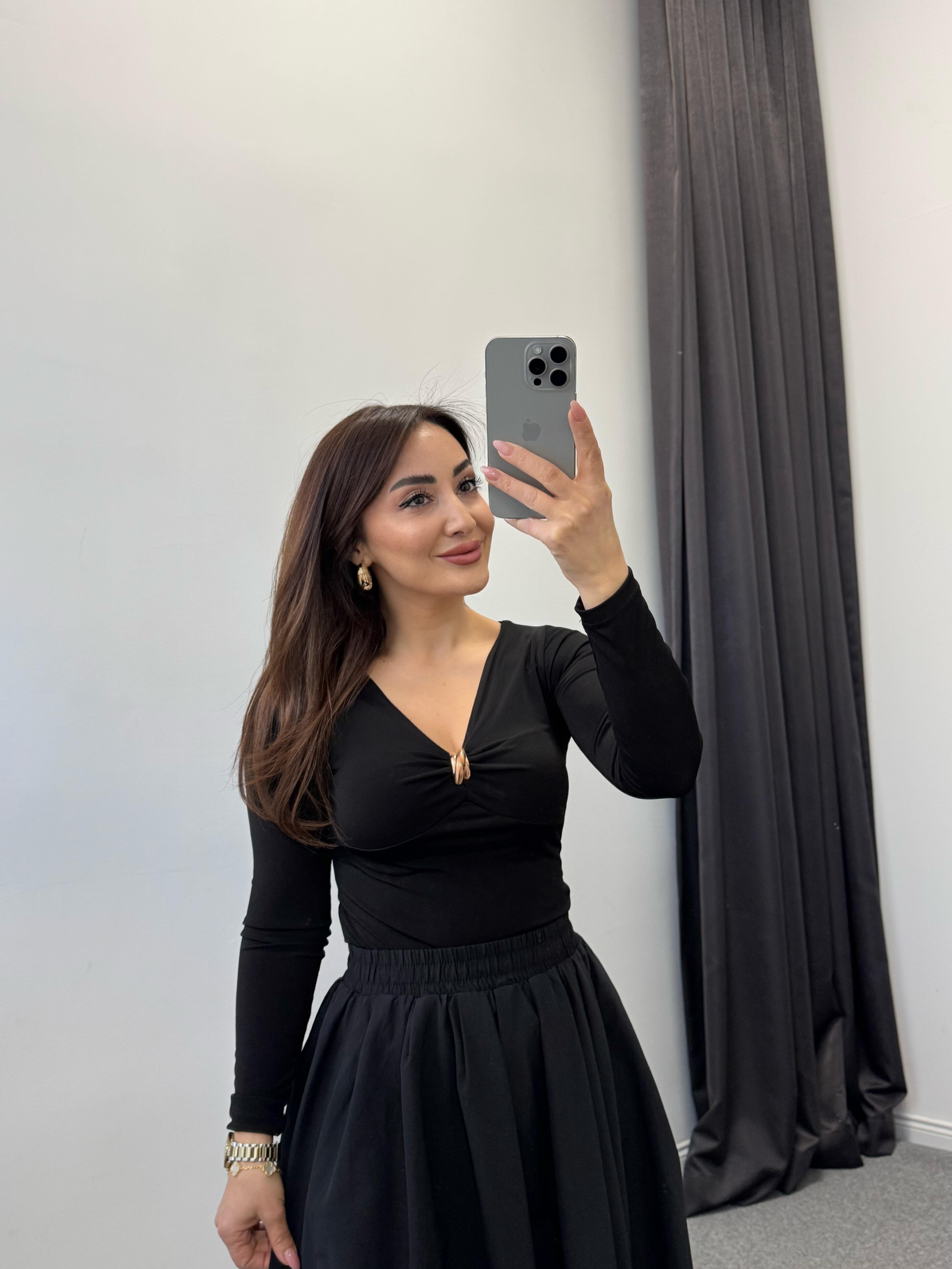 V Yaka Tokalı Bluz Siyah